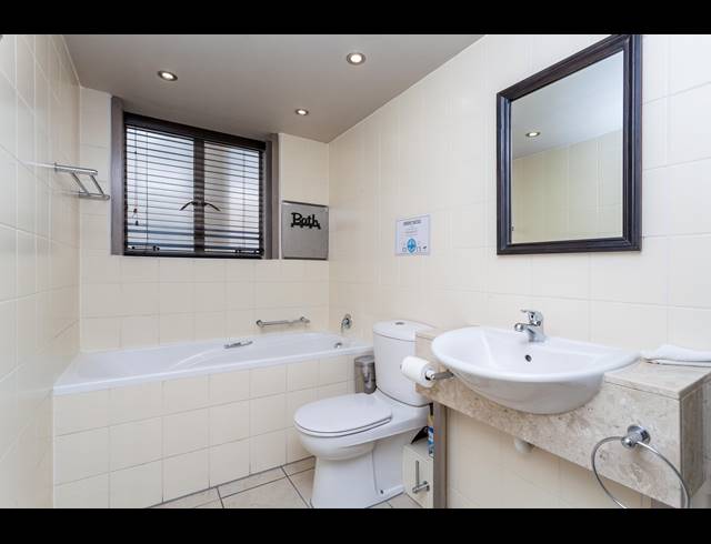 2 BEDROOM APARTMENT RENTED IN CAPE TOWN CITY CENTRE